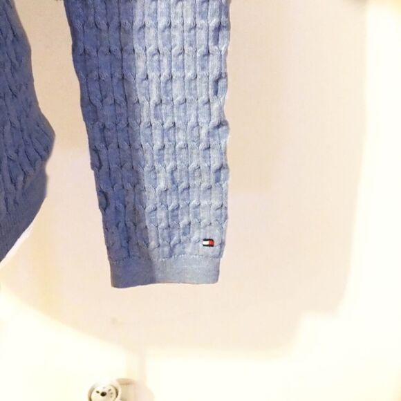 ⭐️ Tommy Hilfiger Sweater - Picture 2 of 7
